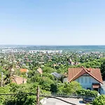 Budai Zoeldoevezet Koezpont, Apartmanhaz, Rendezvenykoezpont Es Etterem