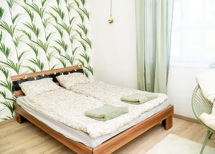 Budai Zoeldoevezet Koezpont, Apartmanhaz, Rendezvenykoezpont Es Etterem