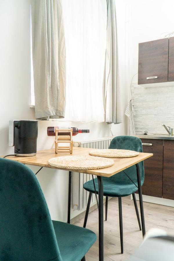 Budai Zoldovezet Kozpont, Apartmanhaz, Rendezvenykozpont Es Etterem