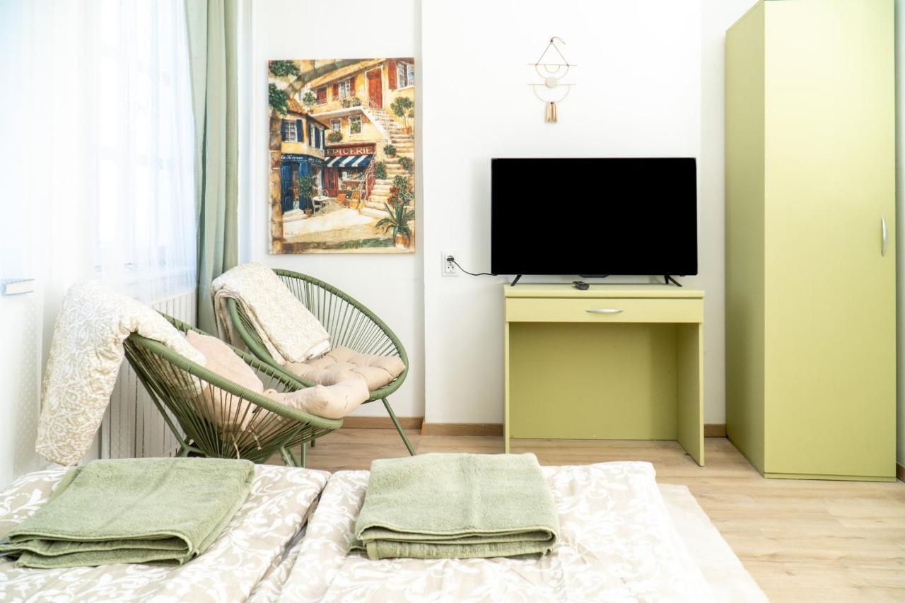 Budai Zoldovezet Kozpont, Apartmanhaz, Rendezvenykozpont Es Etterem *
