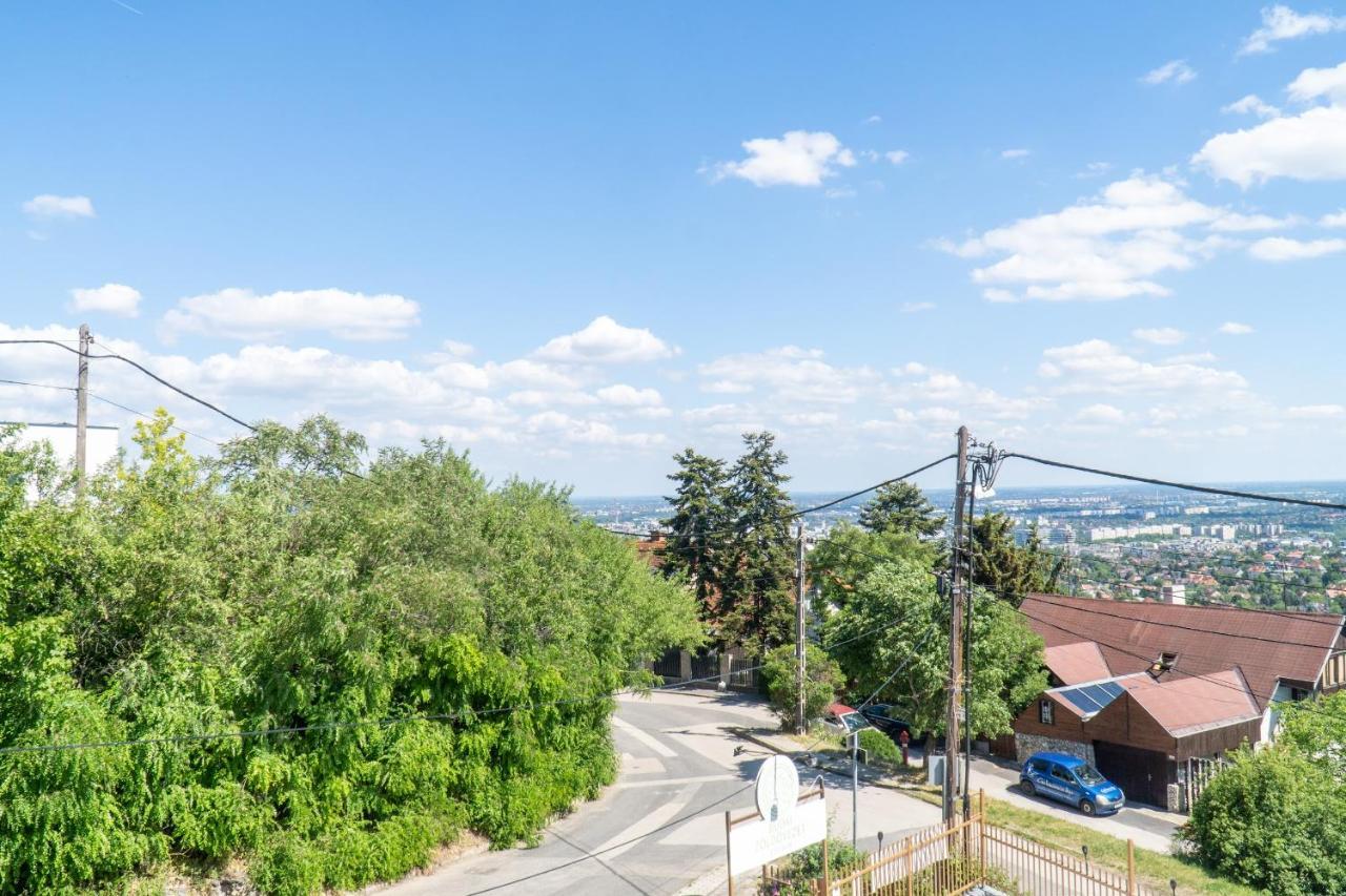 Budai Zoldovezet Kozpont, Apartmanhaz, Rendezvenykozpont Es Etterem Budapest