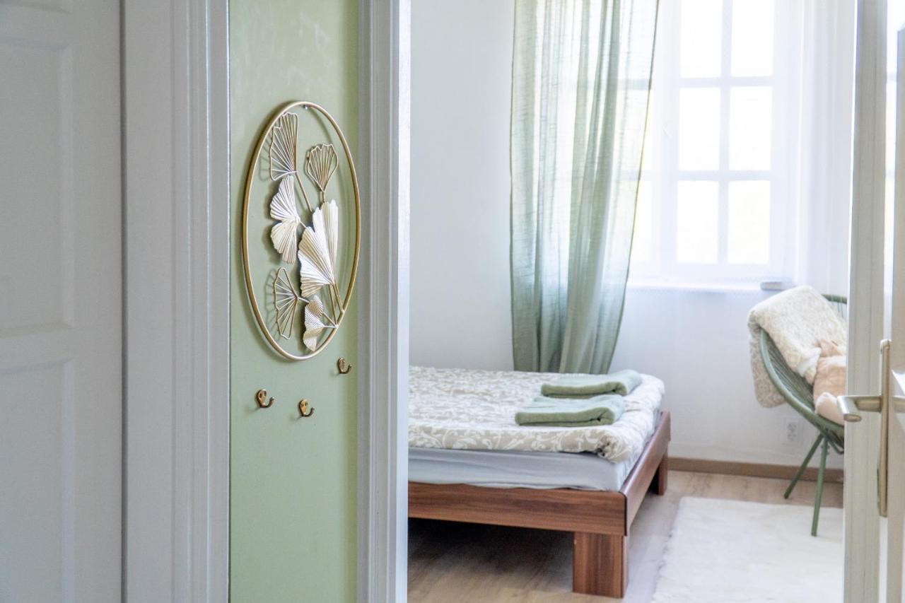 Budai Zoldovezet Kozpont, Apartmanhaz, Rendezvenykozpont Es Etterem Apartment