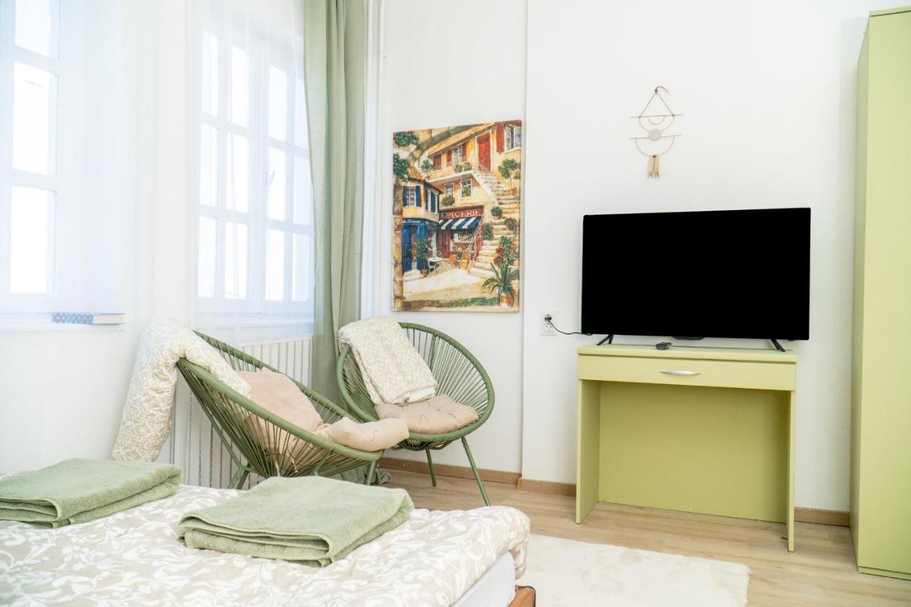 Budai Zoldovezet Kozpont, Apartmanhaz, Rendezvenykozpont Es Etterem Budapest