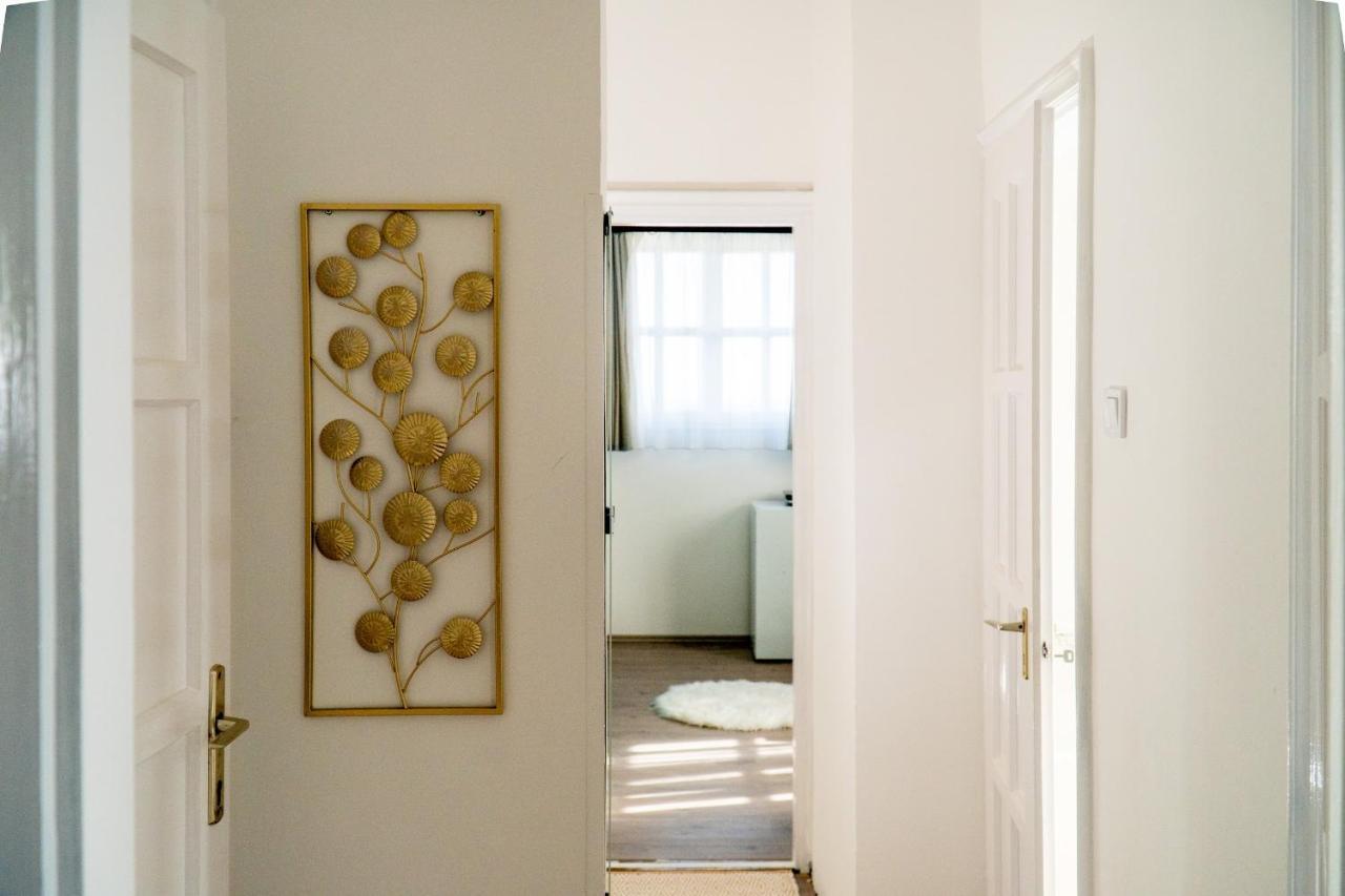 Budai Zoldovezet Kozpont, Apartmanhaz, Rendezvenykozpont Es Etterem Apartment