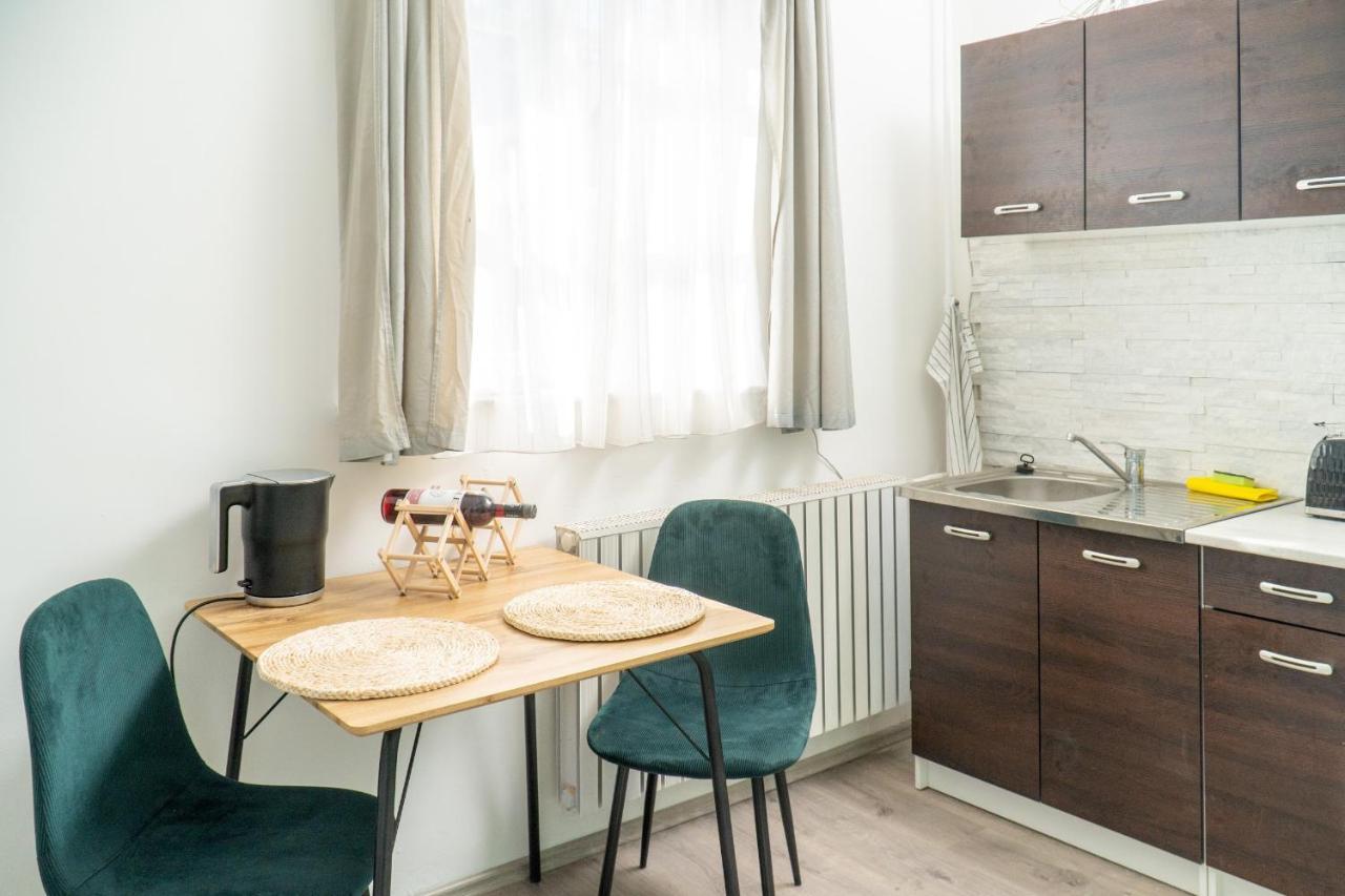 Apartment Budai Zoldovezet Kozpont, Apartmanhaz, Rendezvenykozpont Es Etterem