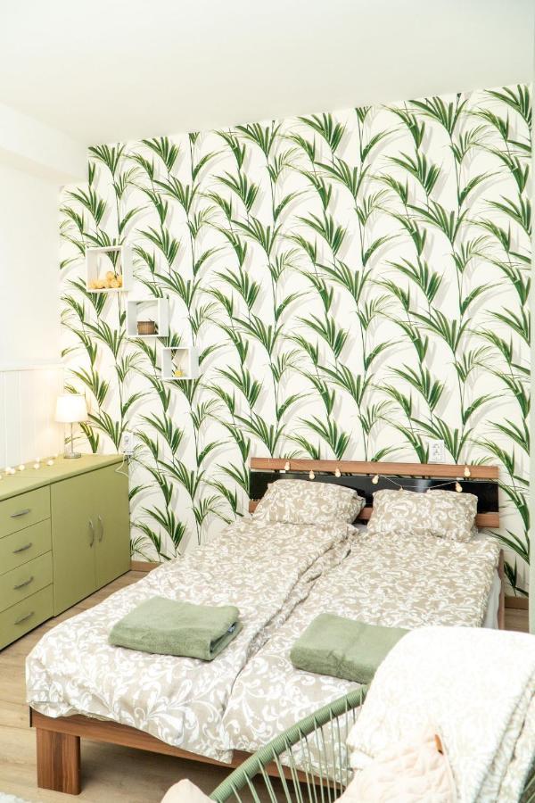 Budai Zoldovezet Kozpont, Apartmanhaz, Rendezvenykozpont Es Etterem Apartment